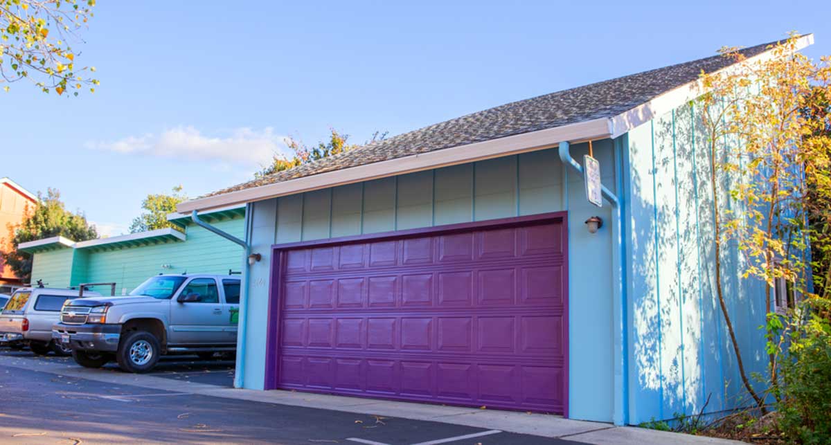 A blue garage at Ashlanders apartment complex